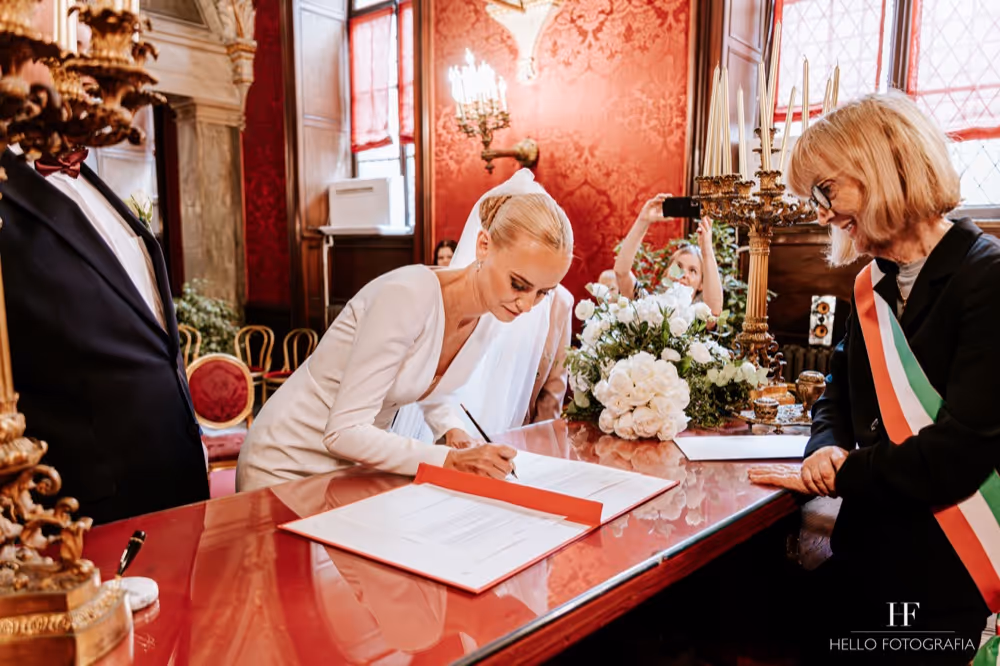 Ślub w Rzymie. Czerwona sala na Kapitolu. Zdjęcie 6