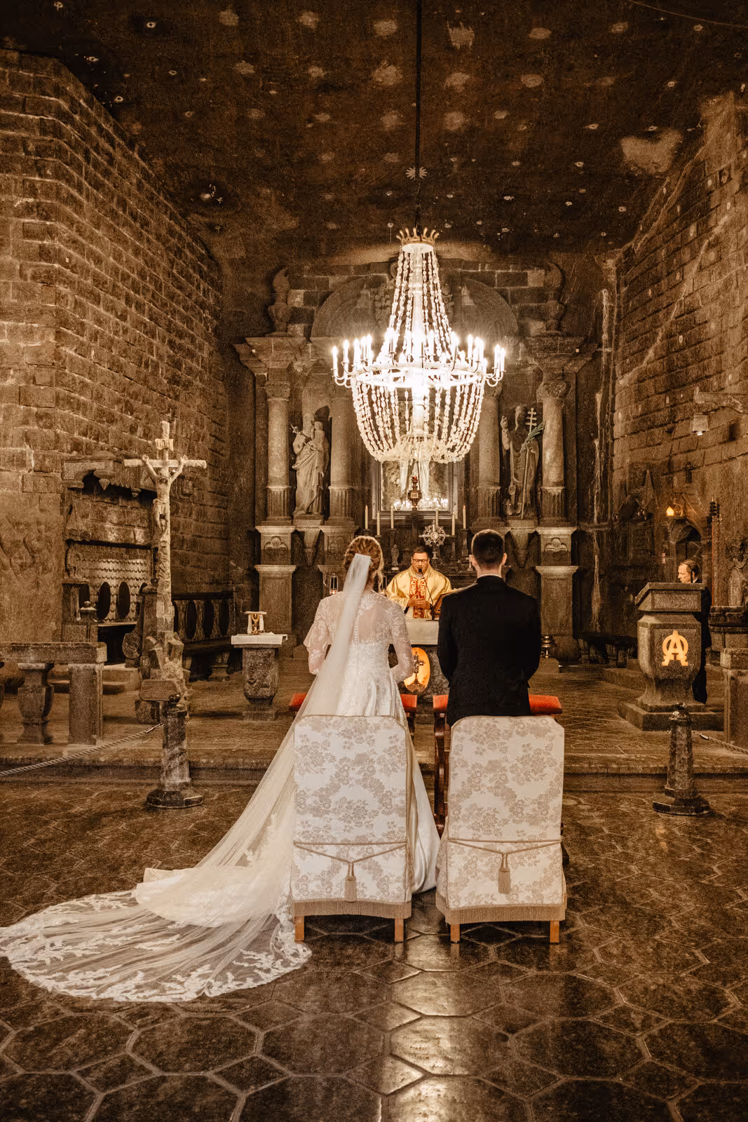 Ślub w Polsce. Kopalnia Soli w Wieliczzce. Zdjęcie nr. 10