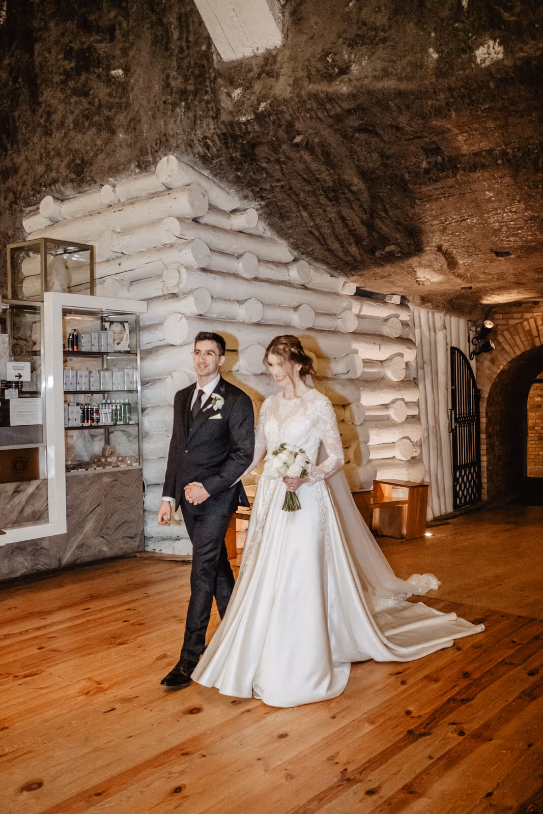 Ślub w Polsce. Kopalnia Soli w Wieliczzce. Zdjęcie nr. 37