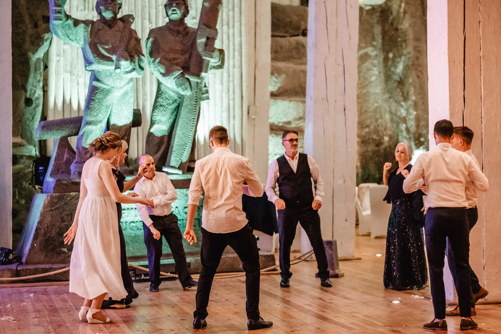 Ślub w Polsce. Kopalnia Soli w Wieliczzce. Zdjęcie nr. 57