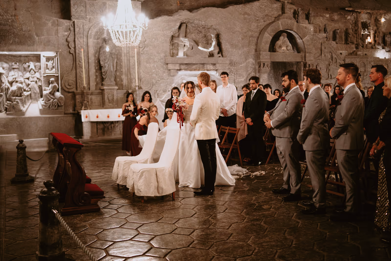 Ślub w Polsce. Kopalnia Soli w Wieliczce. Zdjęcie nr. 45