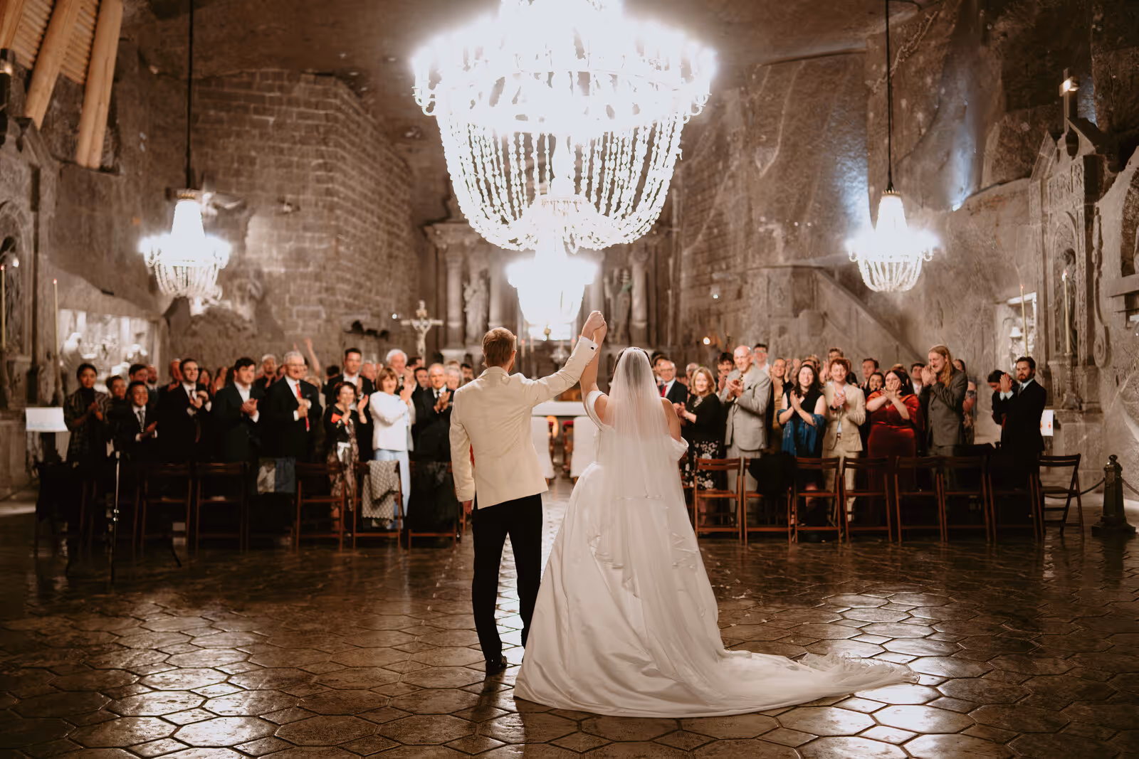 Ślub w Polsce. Kopalnia Soli w Wieliczce. Zdjęcie nr. 58