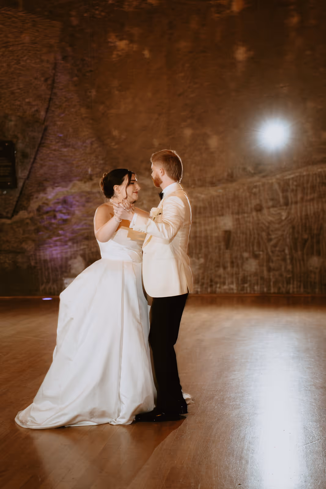 Ślub w Polsce. Kopalnia Soli w Wieliczce. Zdjęcie nr. 87