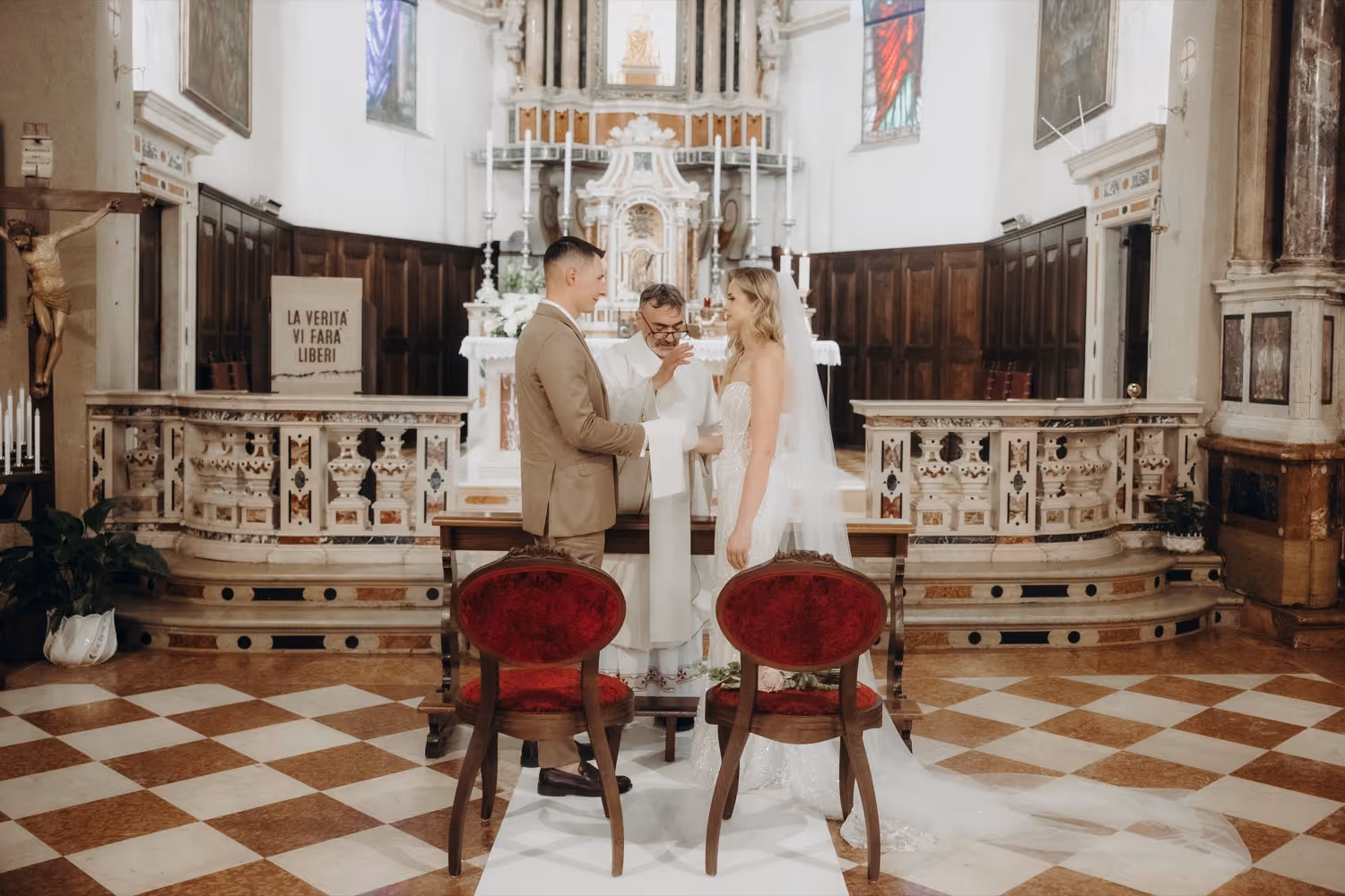 Ślub nad Jeziorem Garda. Kościół 5. Zdjęcie 13