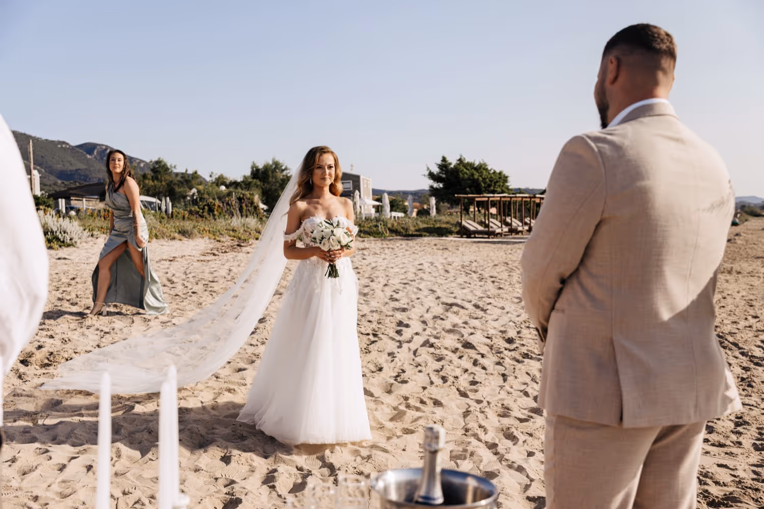 Ślub na Korfu. Ślub na piaszczystej plaży. Zdjęcie 14