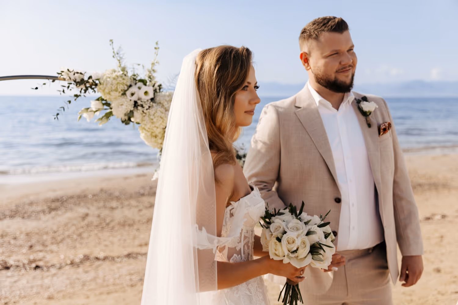Ślub na Korfu. Ślub na piaszczystej plaży. Zdjęcie 17