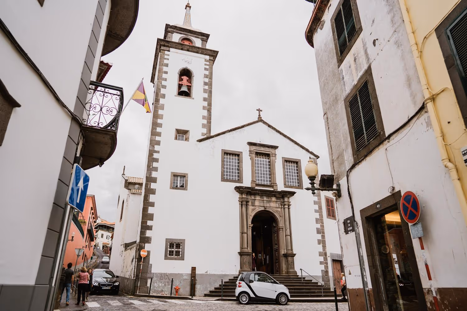 Ślub na Maderze. Kościoł w Funchal. Zdjęcie 1