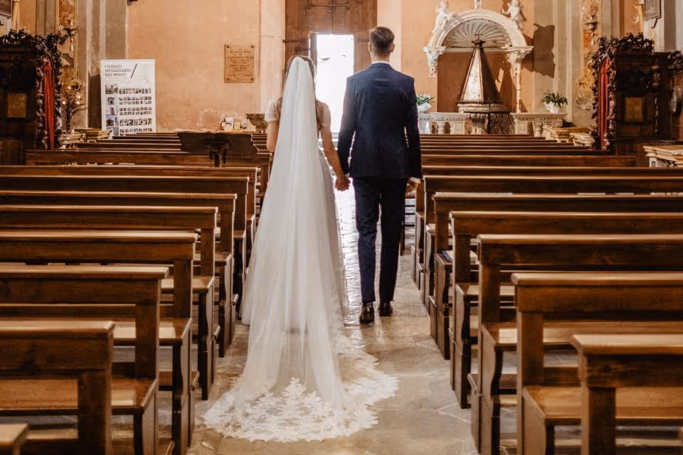Ślub nad Jeziorem Garda. Kościół 6. Zdjęcie 12