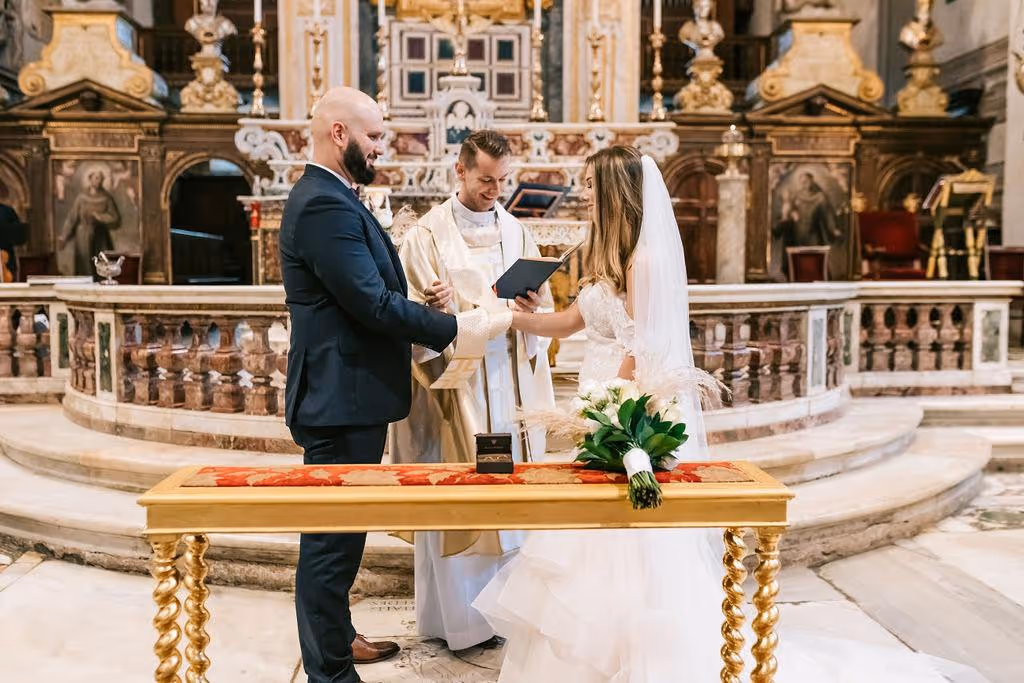 Ślub w Rzymie. Kościół w centrum Rzymu. Zdjęcie 28