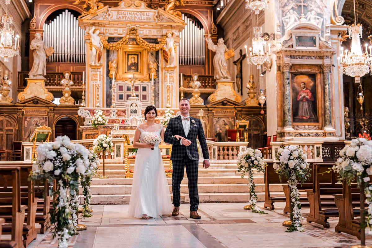 Ślub w Rzymie. Kościół w centrum Rzymu. Zdjęcie 12