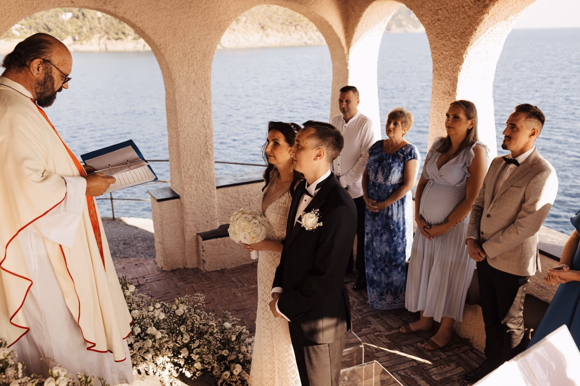 Ślub w Ligurii. Kościółek z otwartymi krużgankami - Bonassola. Zdjęcie 7