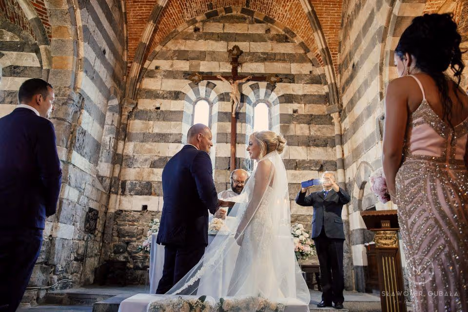 Ślub w Ligurii. Kościółek położony na skale - Portovenere. Zdjęcie 33
