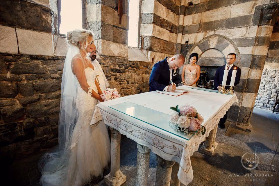 Ślub w Ligurii. Kościółek położony na skale - Portovenere. Zdjęcie 36