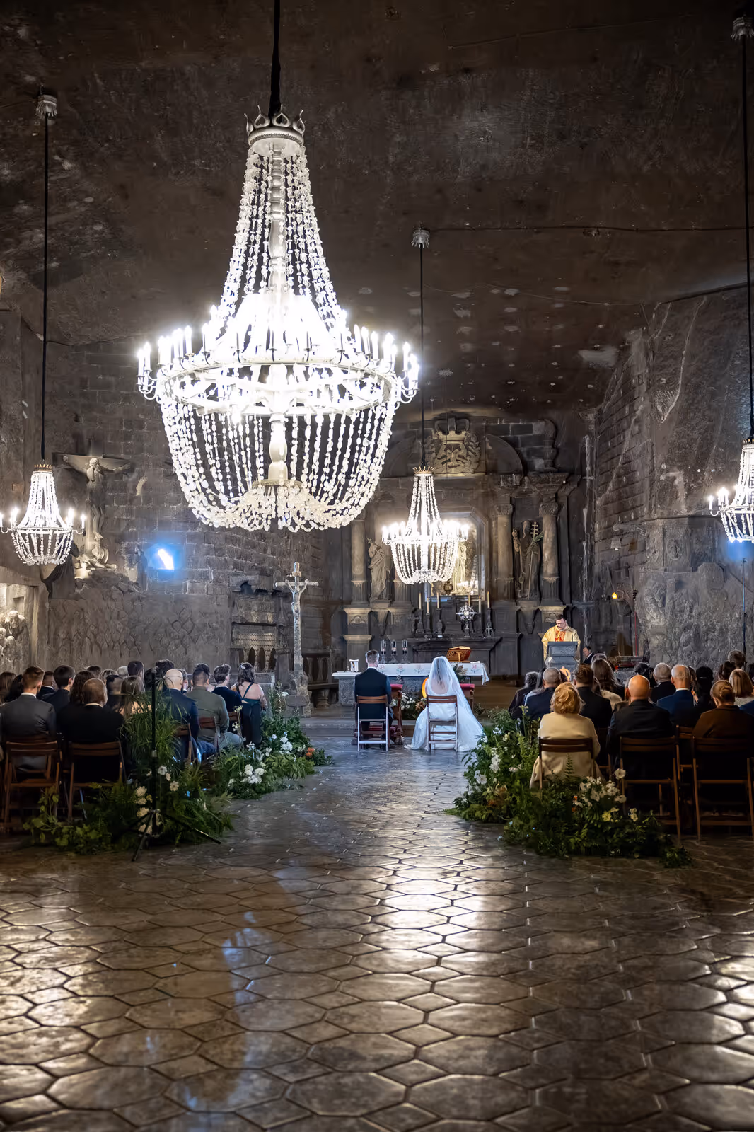 Ślub w Polsce. Kopalnia Soli w Wieliczce. Zdjęcie nr. 129