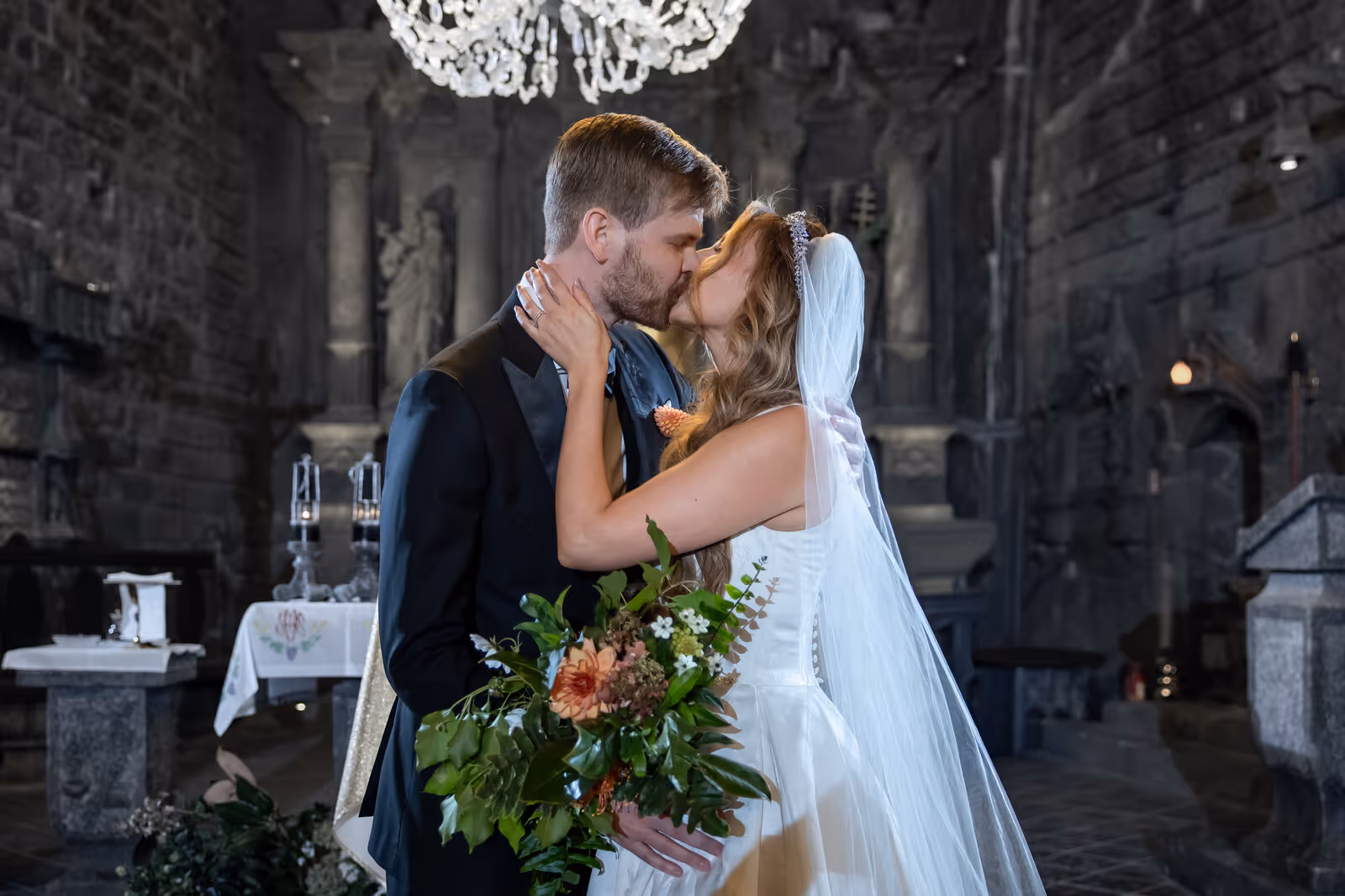 Ślub w Polsce. Kopalnia Soli w Wieliczce. Zdjęcie nr. 144
