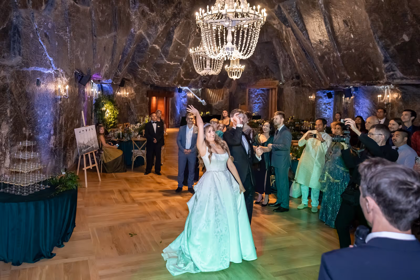 Ślub w Polsce. Kopalnia Soli w Wieliczce. Zdjęcie nr. 191