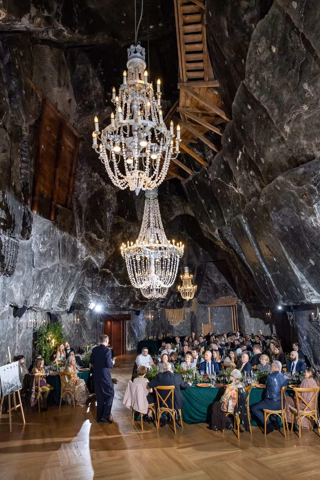 Ślub w Polsce. Kopalnia Soli w Wieliczce. Zdjęcie nr. 207