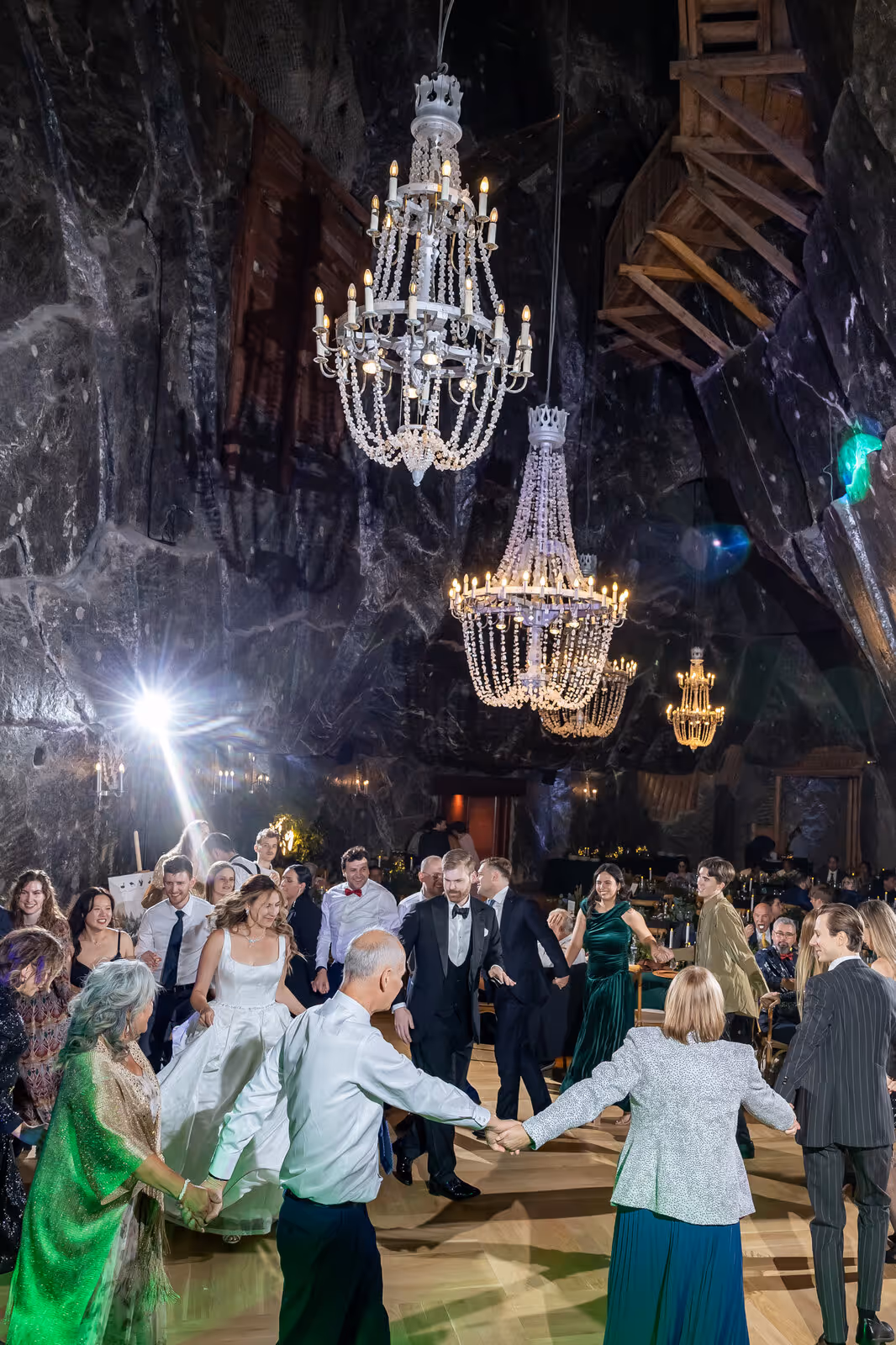 Ślub w Polsce. Kopalnia Soli w Wieliczce. Zdjęcie nr. 240