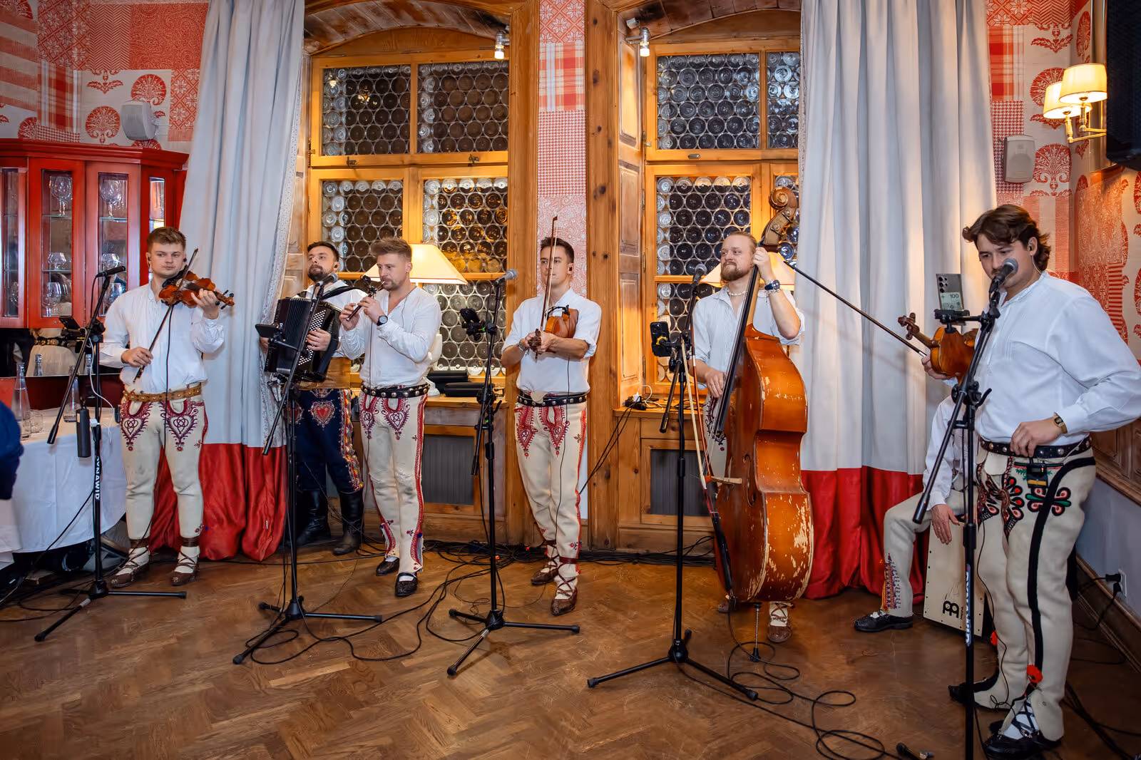 Ślub w Polsce. Kopalnia Soli w Wieliczce. Zdjęcie nr. 36