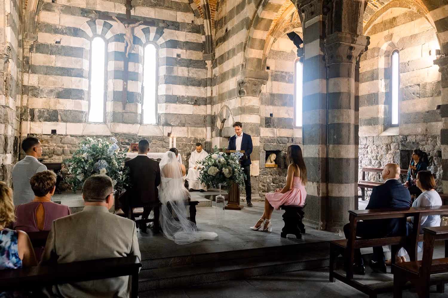 Ślub w Ligurii. Kościółek położony na skale - Portovenere. Zdjęcie 11