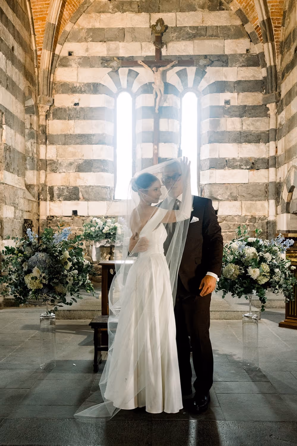 Ślub w Ligurii. Kościółek położony na skale - Portovenere. Zdjęcie 16