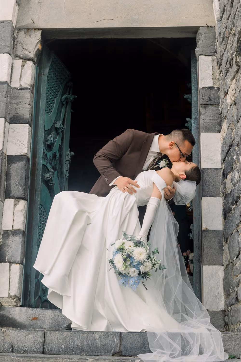 Ślub w Ligurii. Kościółek położony na skale - Portovenere. Zdjęcie 17