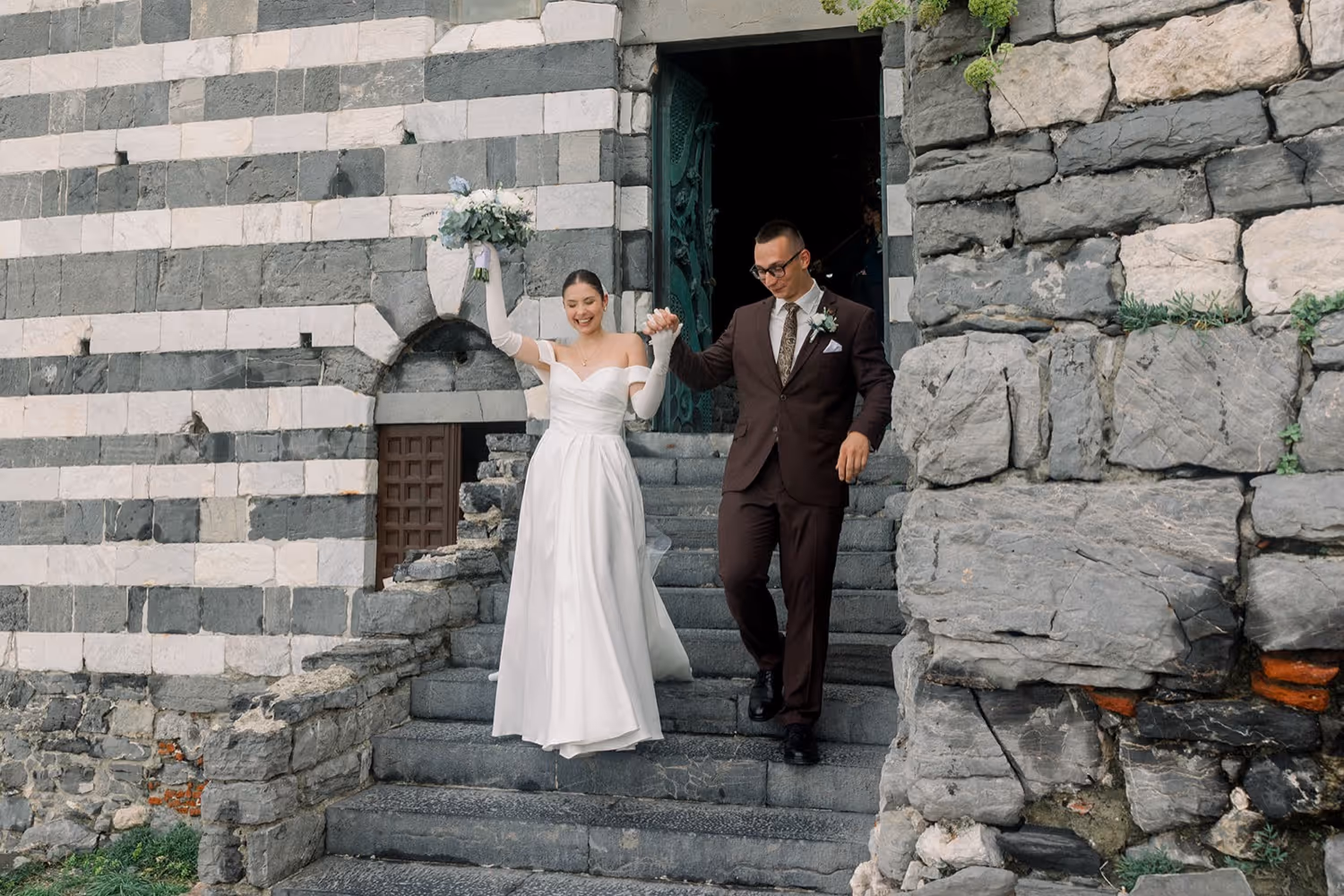 Ślub w Ligurii. Kościółek położony na skale - Portovenere. Zdjęcie 18