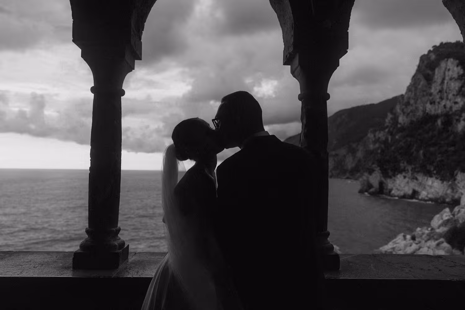 Ślub w Ligurii. Kościółek położony na skale - Portovenere. Zdjęcie 19