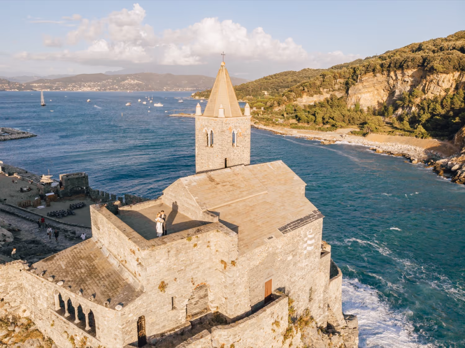 Ślub w Ligurii. Kościółek położony na skale - Portovenere. Zdjęcie 24