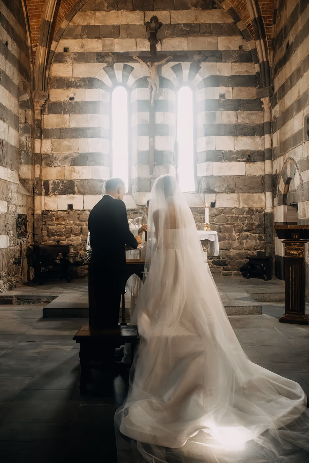 Ślub w Ligurii. Kościółek położony na skale - Portovenere. Zdjęcie 4