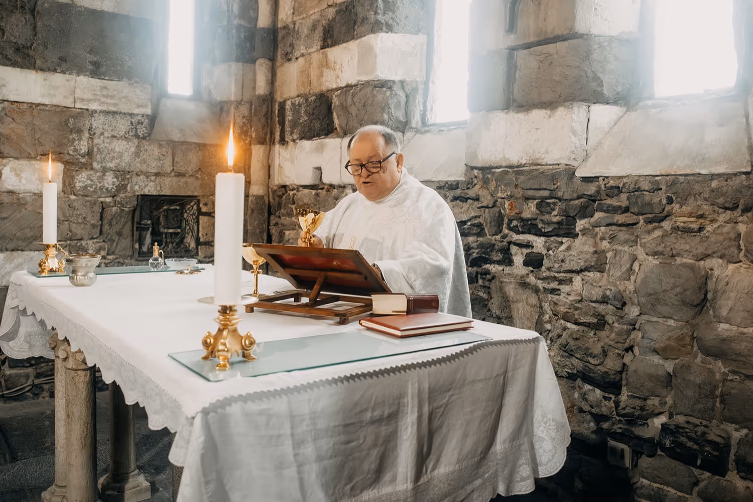 Ślub w Ligurii. Kościółek położony na skale - Portovenere. Zdjęcie 5