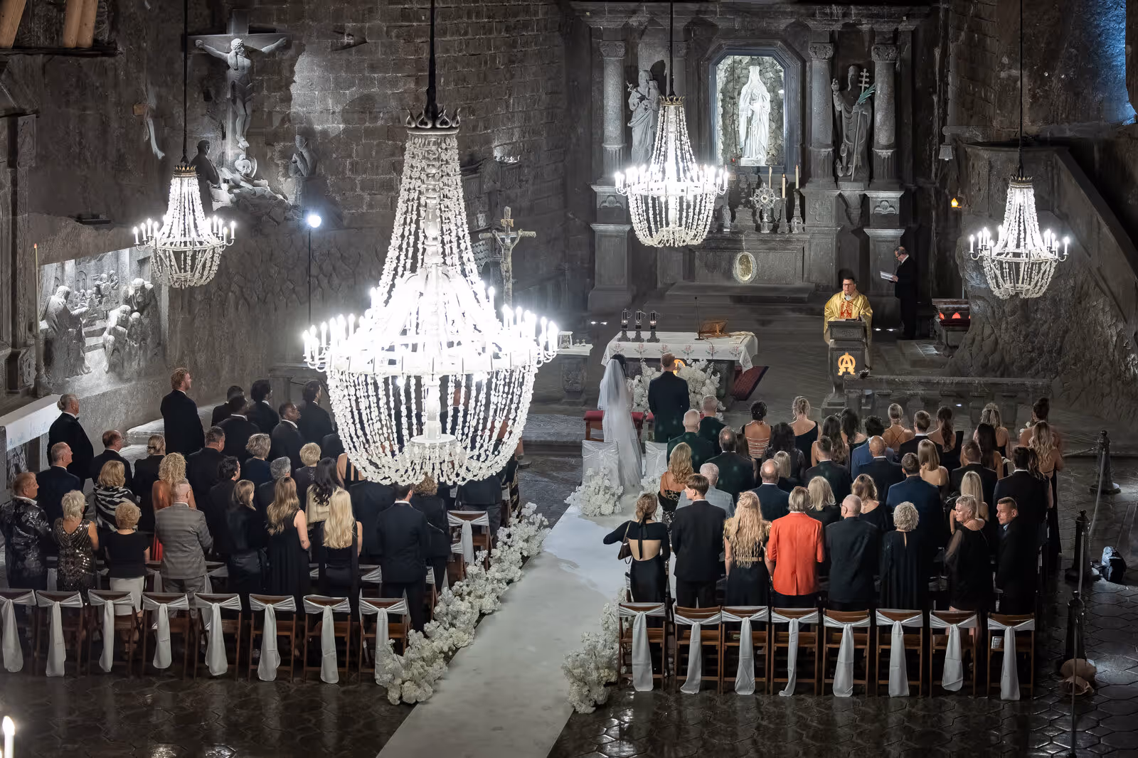 Ślub w Polsce. Kopalia Soli w Wieliczce. Zdjęcie nr. 90