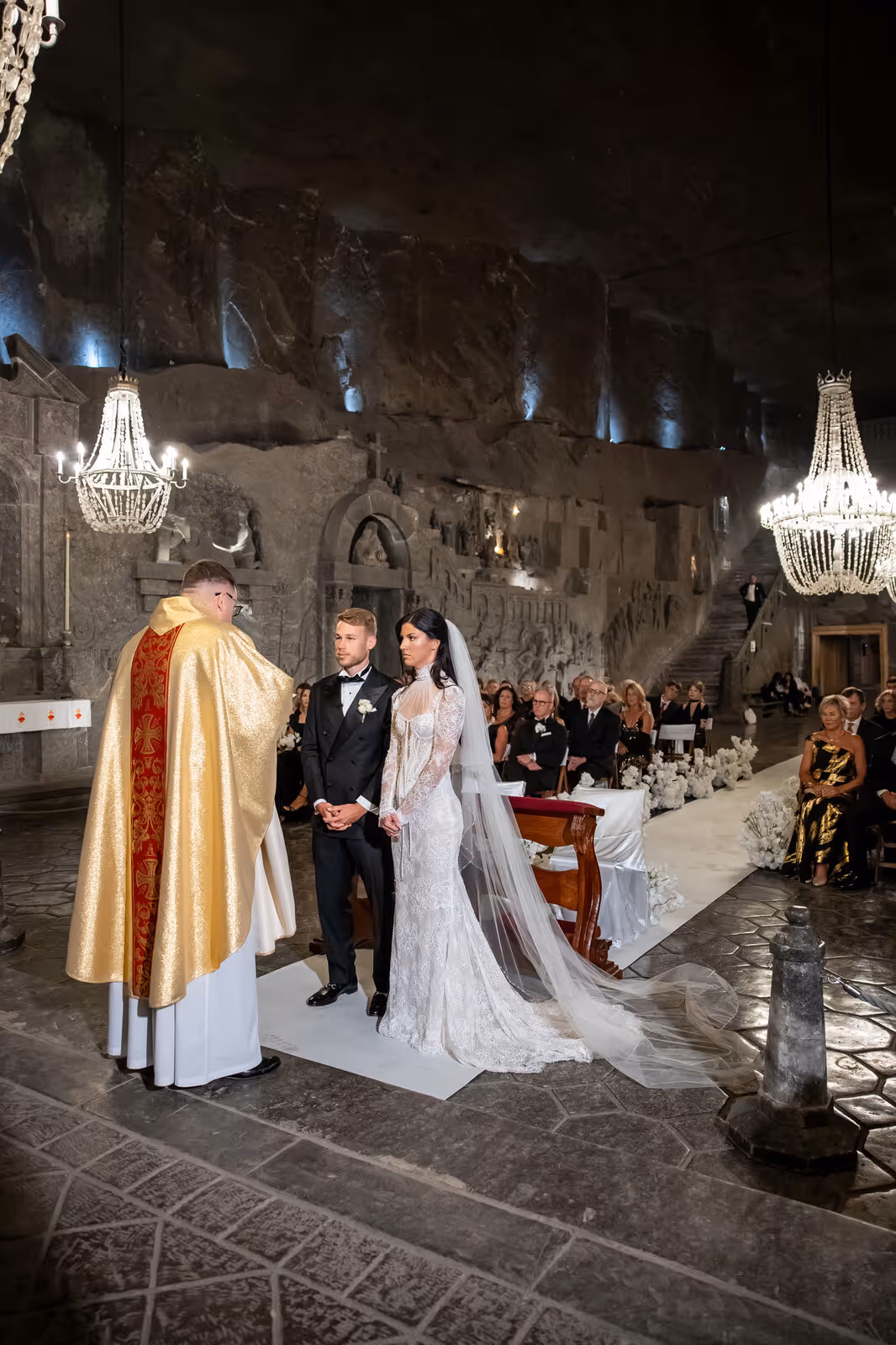 Ślub w Polsce. Kopalia Soli w Wieliczce. Zdjęcie nr. 91