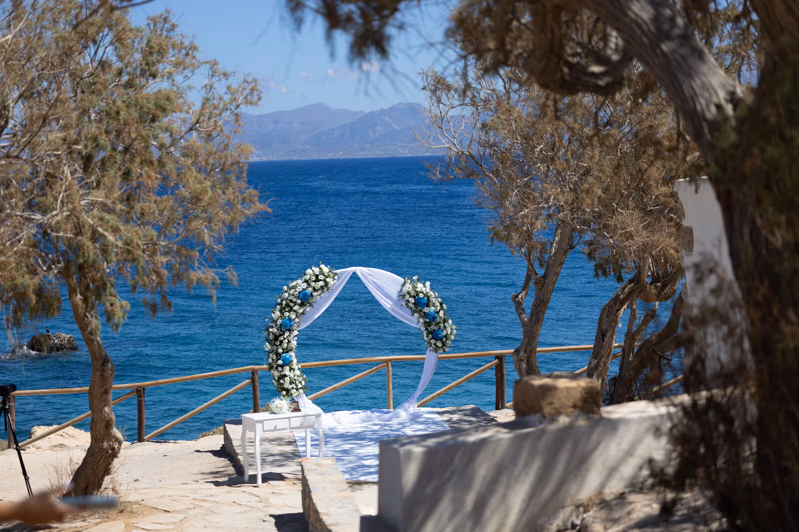 Ślub w Grecji - Kreta. Taras przy Kapliczce. Zdjęcie nr. 1