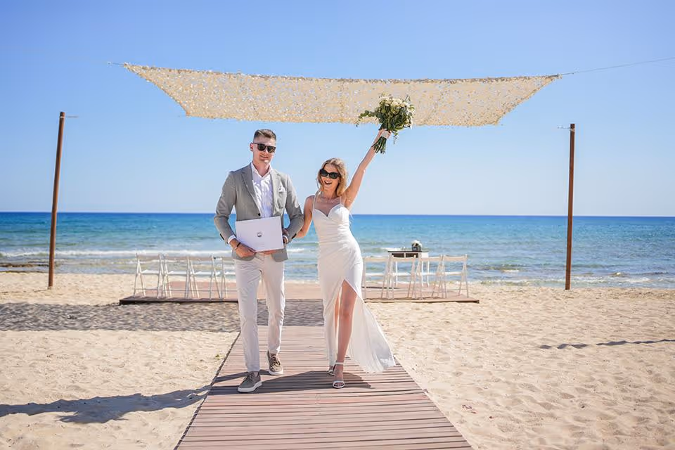 Ślub na Cyprze. Piaszczysta plaża. Zdjęcie 1