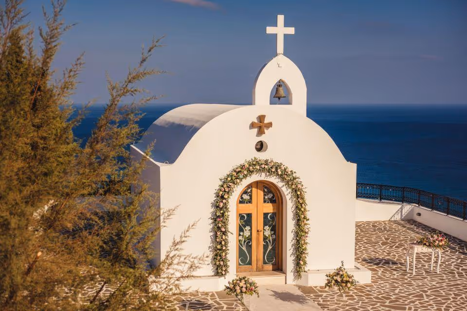 Ślub na Rodos. Taras widokowy z grecką kapliczką. Zdjęcie 3