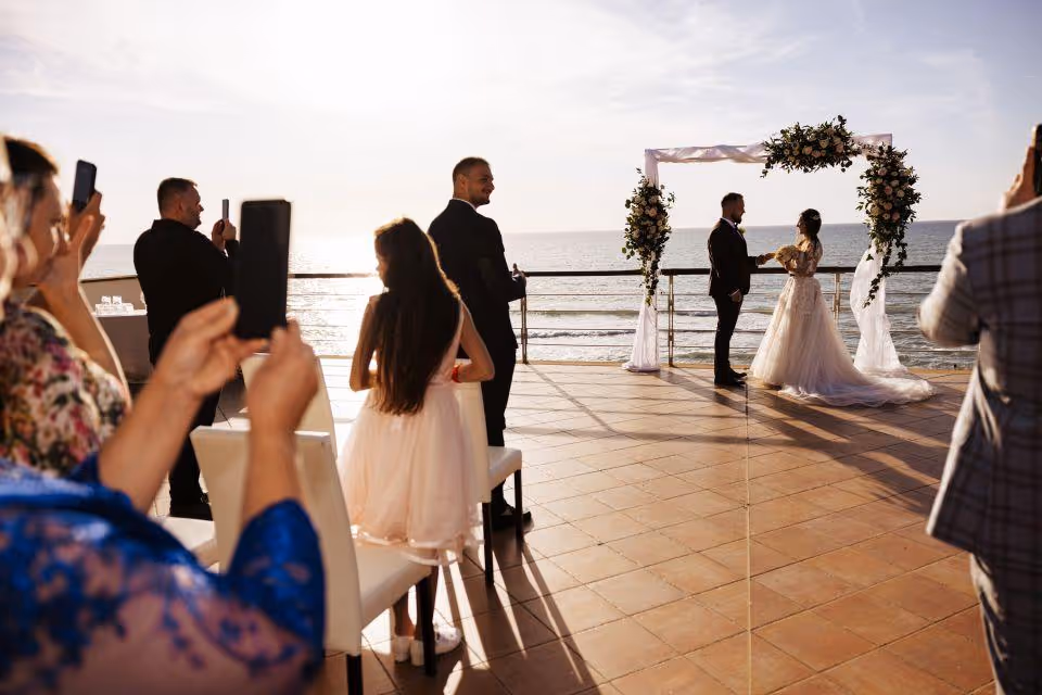 Ślub w Toskanii. Taras przy plaży lub plaża . Zdjęcie 4