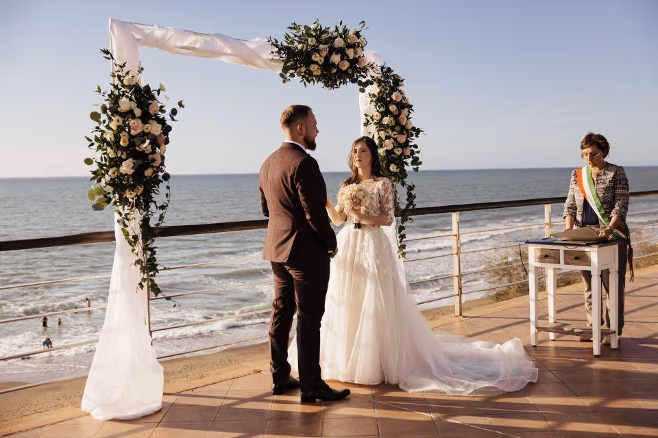 Ślub w Toskanii. Taras przy plaży lub plaża . Zdjęcie 5