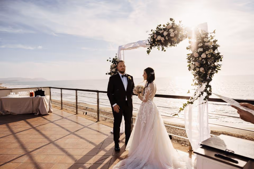 Ślub w Toskanii. Taras przy plaży lub plaża . Zdjęcie 6