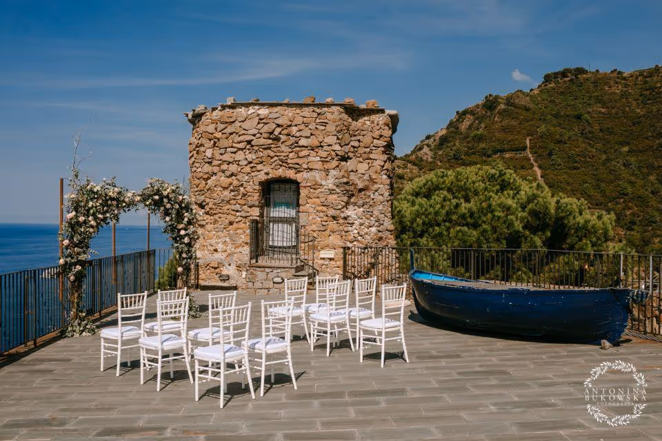 Ślub w Ligurii. Taras zamku w malowniczej miejscowości Riomaggiore, Cinque Terre. Zdjęcie 3