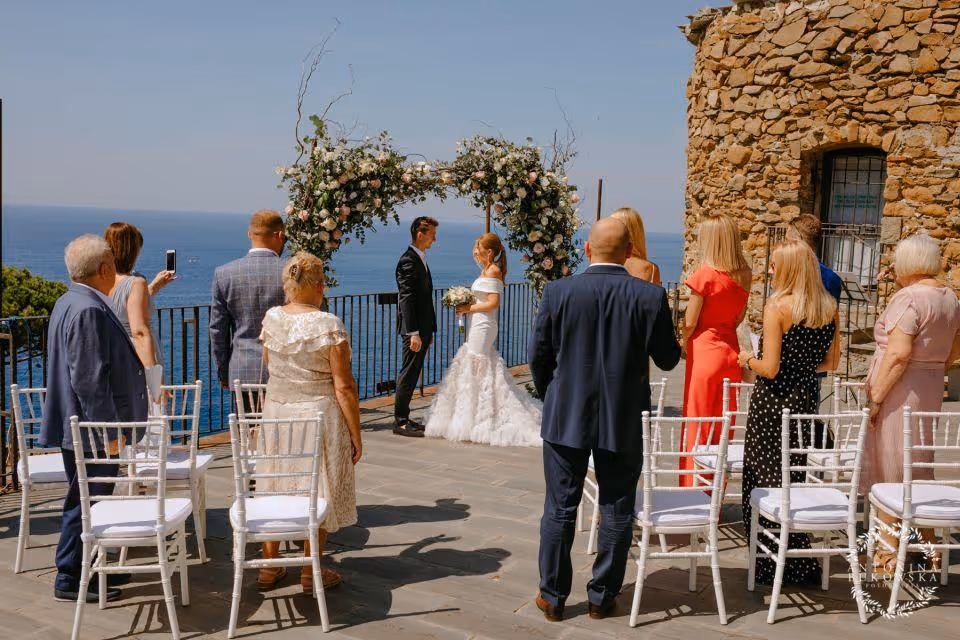 Ślub w Ligurii. Taras zamku w malowniczej miejscowości Riomaggiore, Cinque Terre. Zdjęcie 4