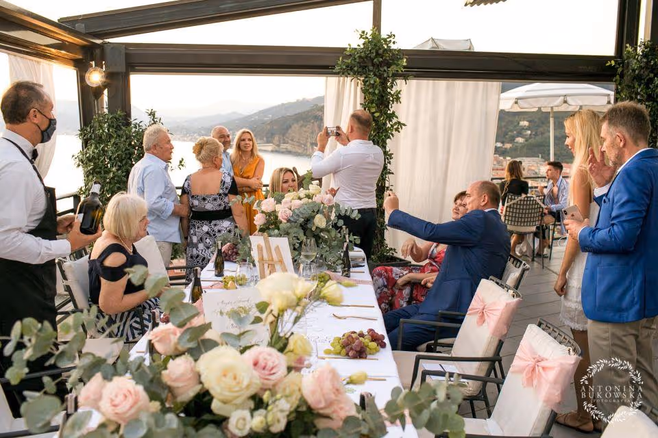 Ślub w Ligurii. Taras zamku w malowniczej miejscowości Riomaggiore, Cinque Terre. Zdjęcie 14