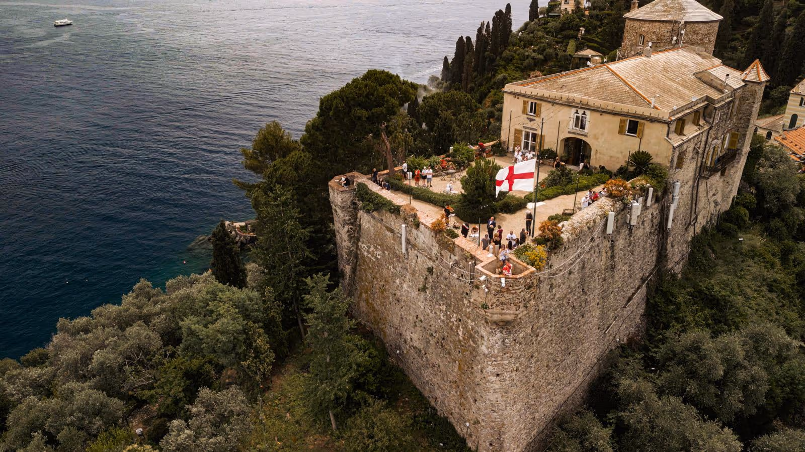 Ślub w Ligurii. Taras zamku w Portofino. Zdjęcie 5