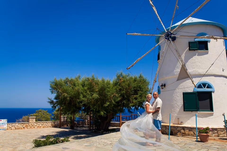 Ślub na Zakynthos. Taras widokowy lub ogród. Zdjęcie 20