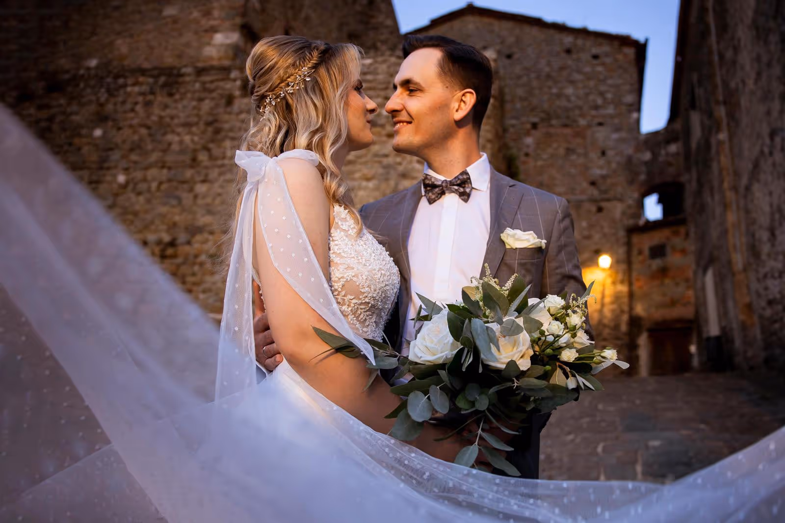 Ślub w Toskanii. Ślub cywilny w ogrodzie lub na tarasie hotelu. Zdjęcie 12