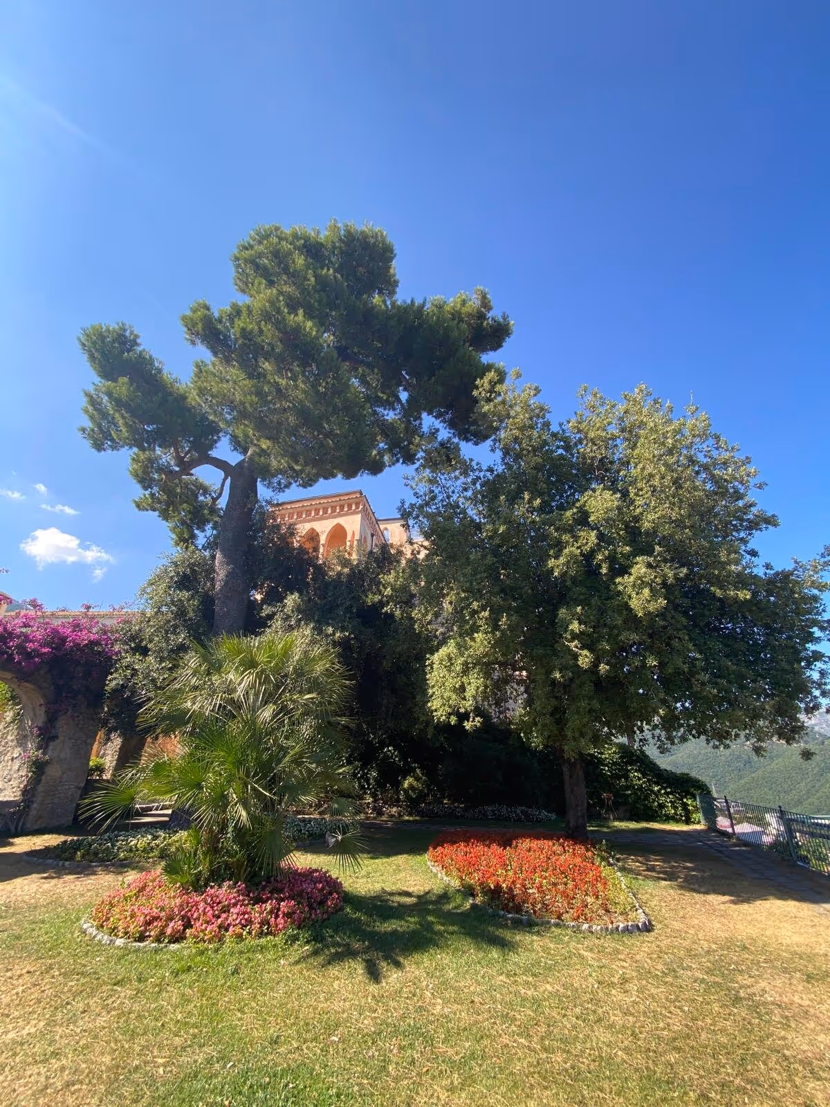 Ślub na Wybrzeżu Amalfi. Ogród królowej Piemontu w Ravello . Zdjęcie 4