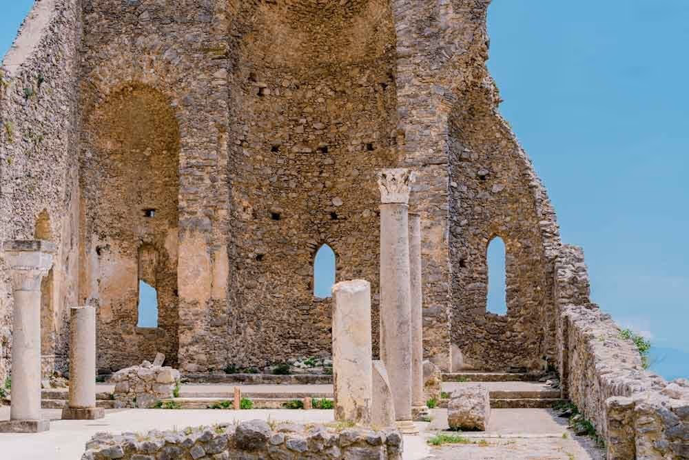 Ślub na Wybrzeżu Amalfi. Ruiny Bazyliki Sant'Eustachio w Scali. Zdjęcie 10