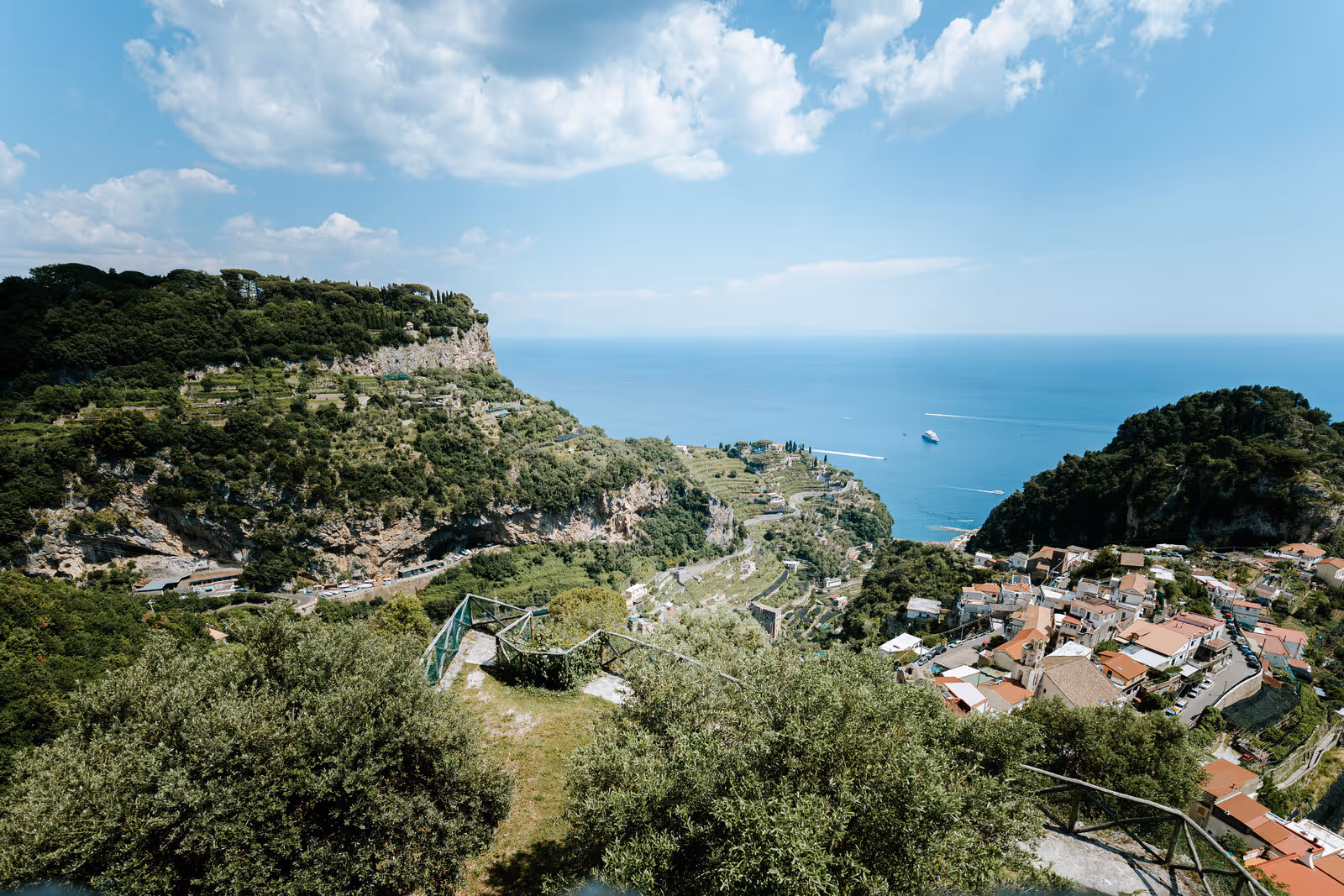 Ślub na Wybrzeżu Amalfi. Ruiny Bazyliki Sant'Eustachio w Scali. Zdjęcie 17