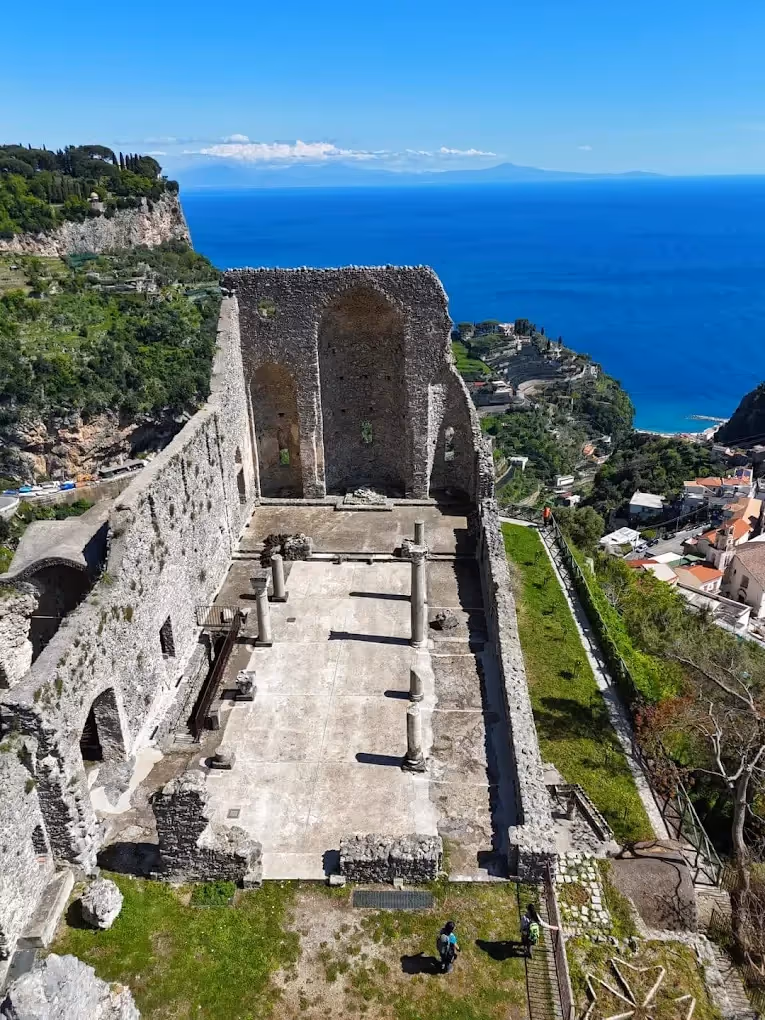 Ślub na Wybrzeżu Amalfi. Ruiny Bazyliki Sant'Eustachio w Scali. Zdjęcie 3