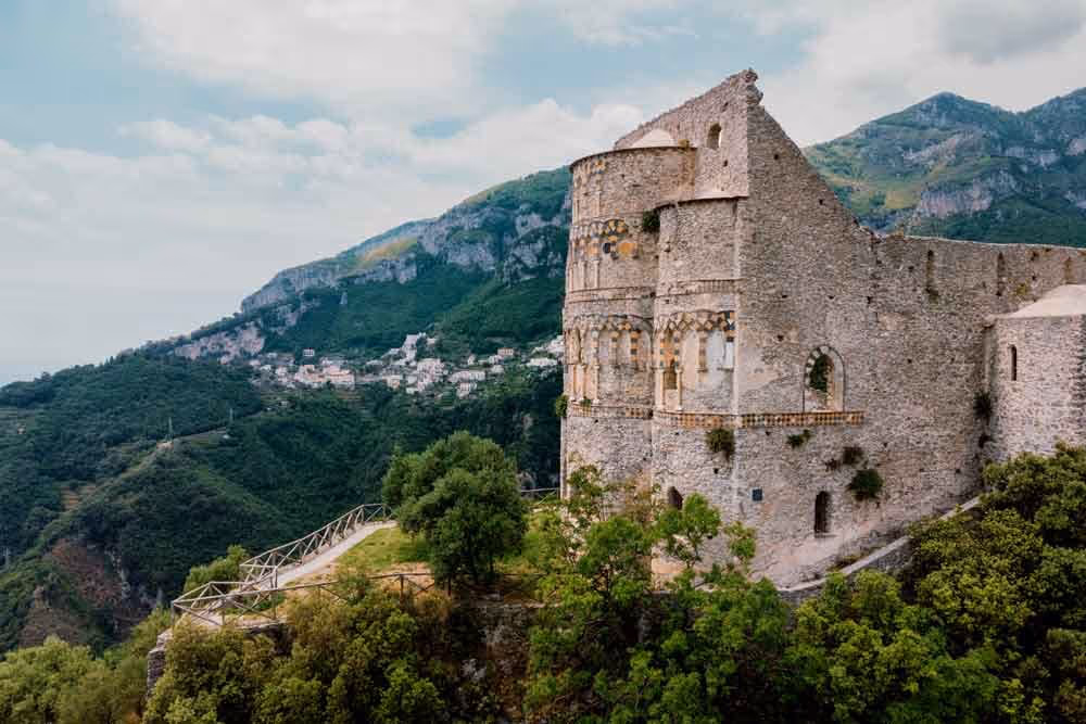 Ślub na Wybrzeżu Amalfi. Ruiny Bazyliki Sant'Eustachio w Scali. Zdjęcie 5